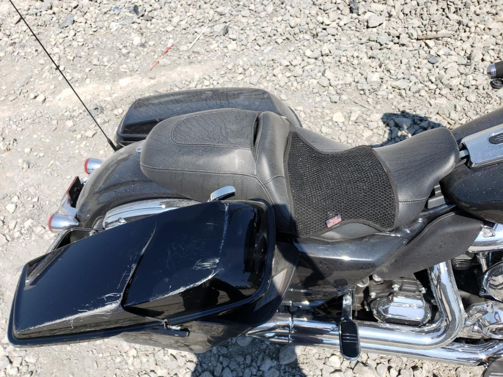 2018 HARLEY-DAVIDSON FLHX STREE - 1HD1KBC32JB654003