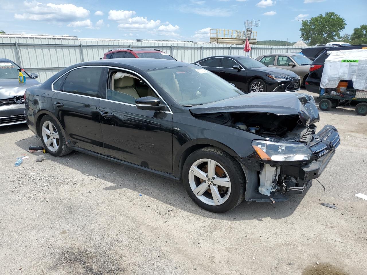 2015 VOLKSWAGEN PASSAT S - 1VWAT7A39FC111258