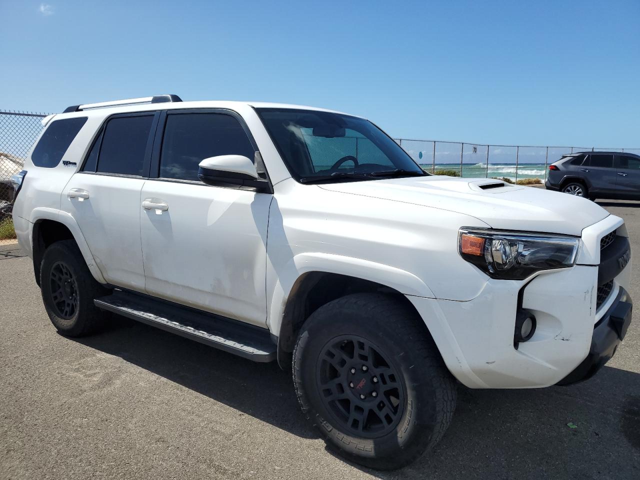 2018 TOYOTA 4RUNNER SR - JTEBU5JR0J5592037