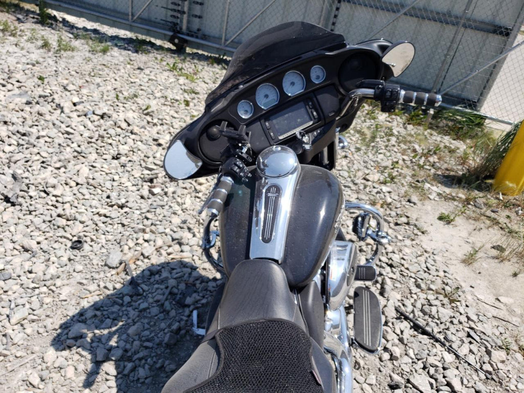 2018 HARLEY-DAVIDSON FLHX STREE - 1HD1KBC32JB654003
