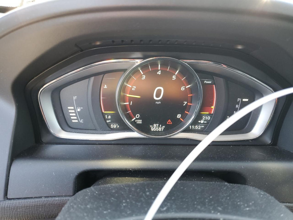 2015 VOLVO XC60 T5 PR - YV4612RK1F2726726