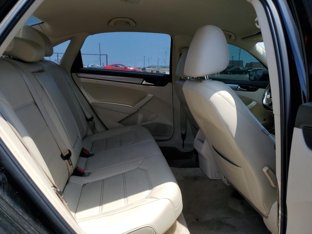 2015 VOLKSWAGEN PASSAT S - 1VWAT7A30FC075881