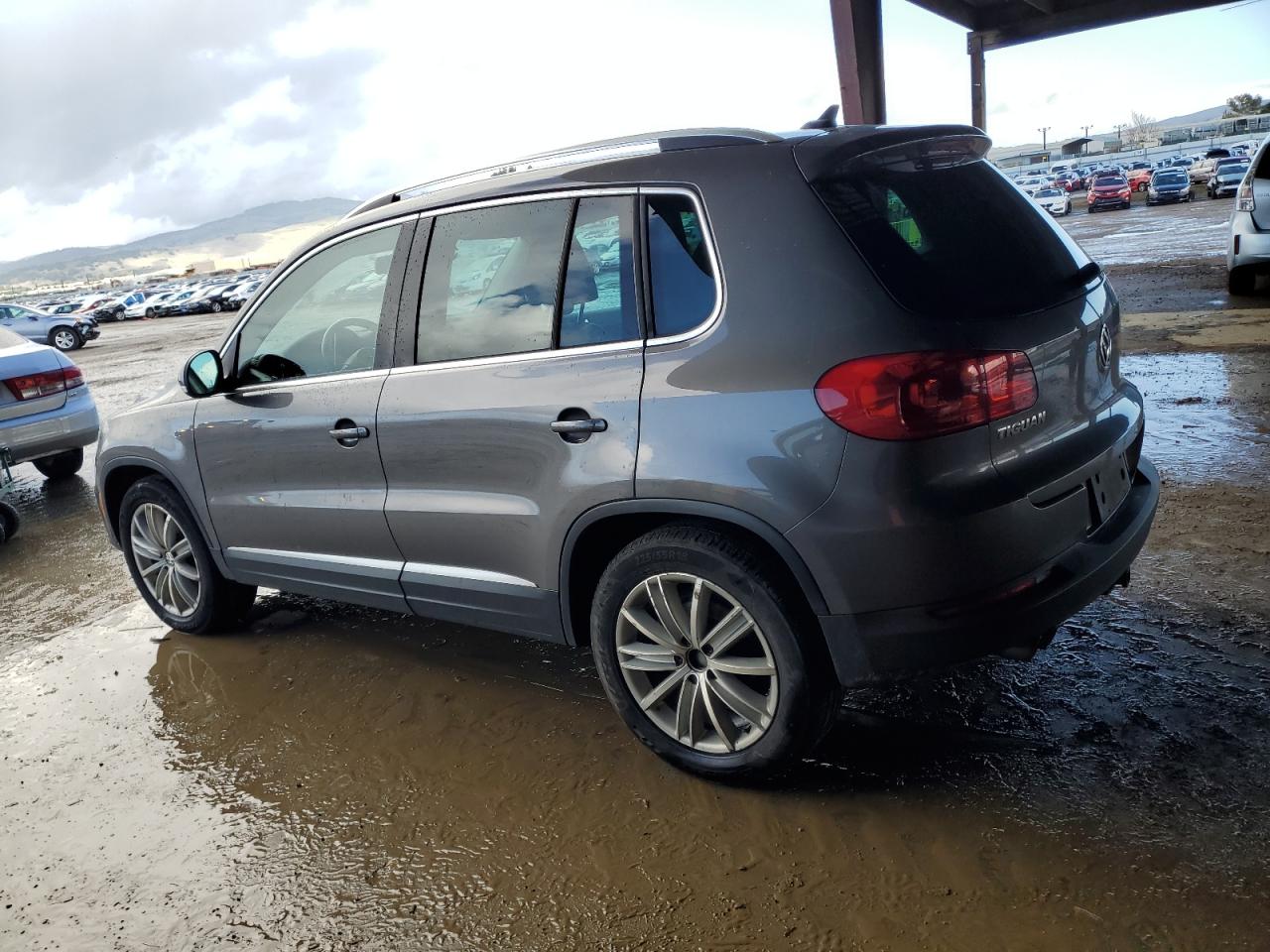 2012 VOLKSWAGEN TIGUAN S - WVGAV7AX7CW004683