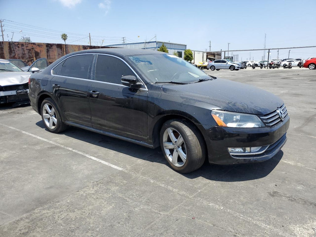 2015 VOLKSWAGEN PASSAT S - 1VWAT7A30FC075881