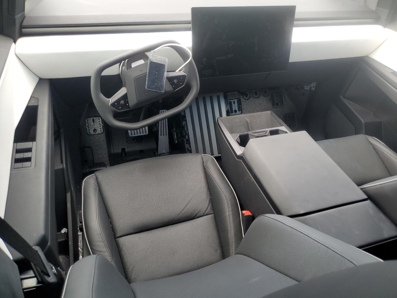 2024 TESLA CYBERTRUCK - 7G2CEHEEXRA017141