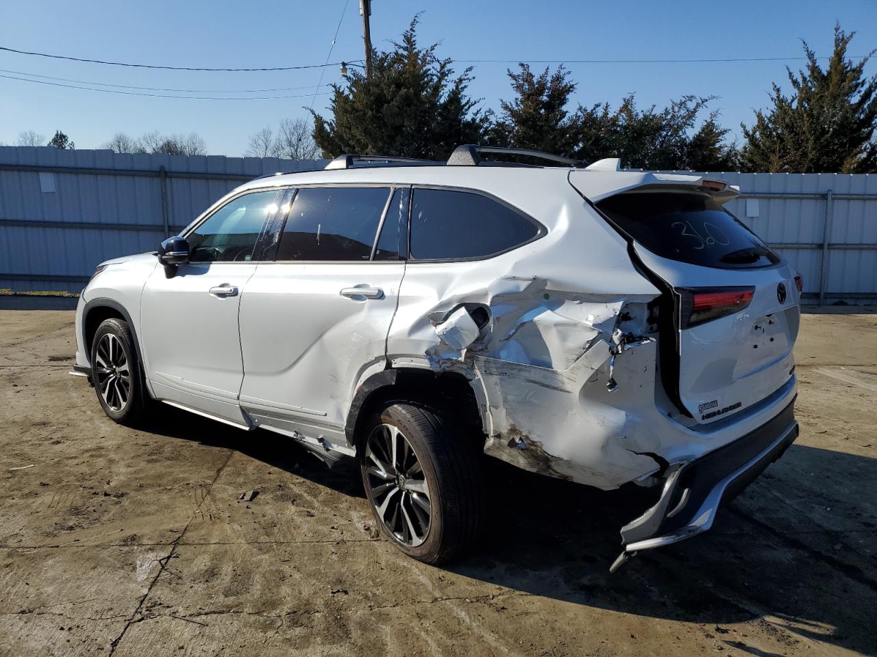 2022 TOYOTA HIGHLANDER - 5TDJZRBH6NS232012