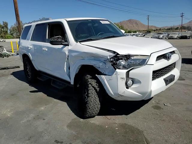 2018 TOYOTA 4RUNNER SR - JTEZU5JRXJ5186605