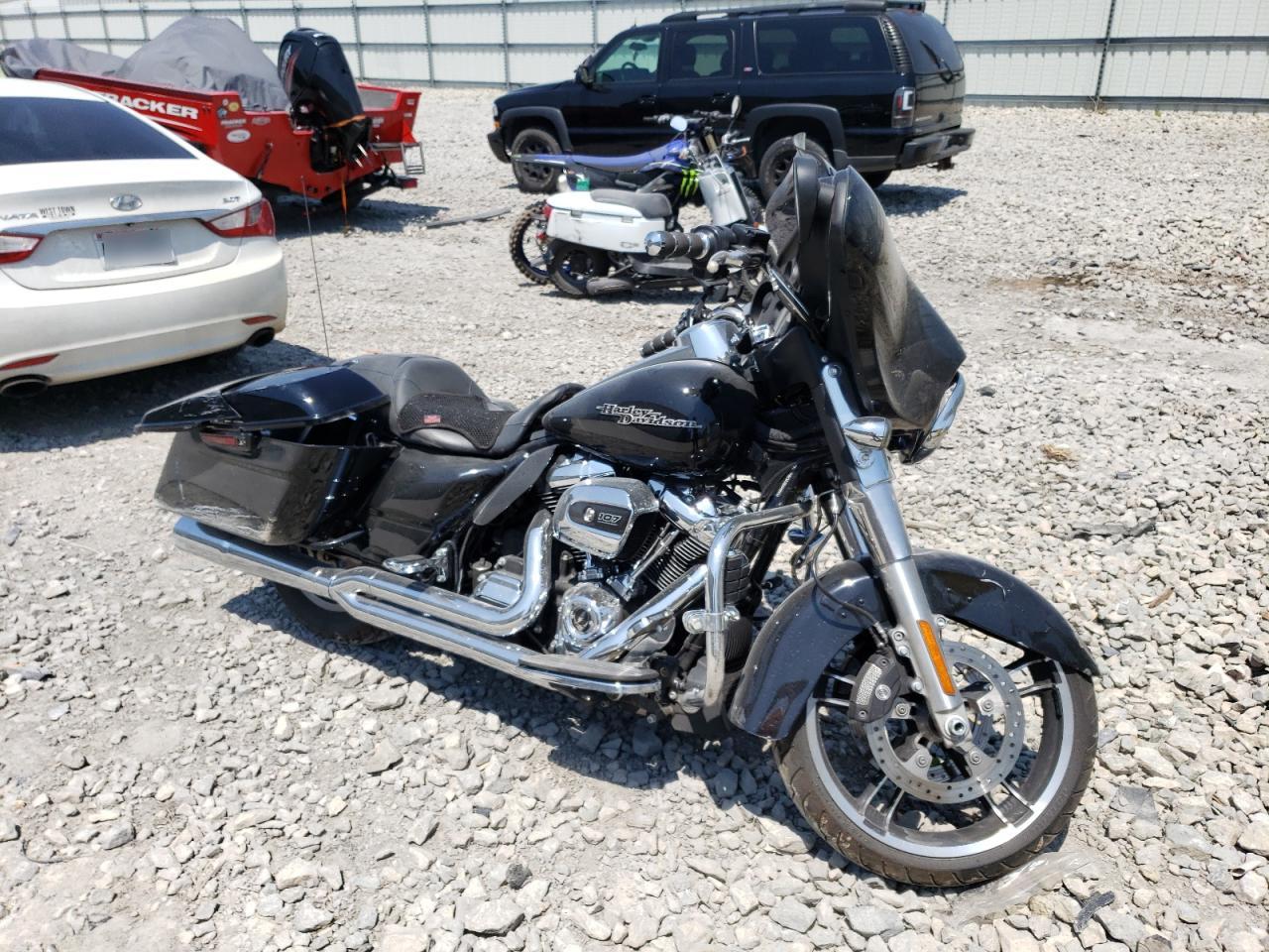 2018 HARLEY-DAVIDSON FLHX STREE - 1HD1KBC32JB654003