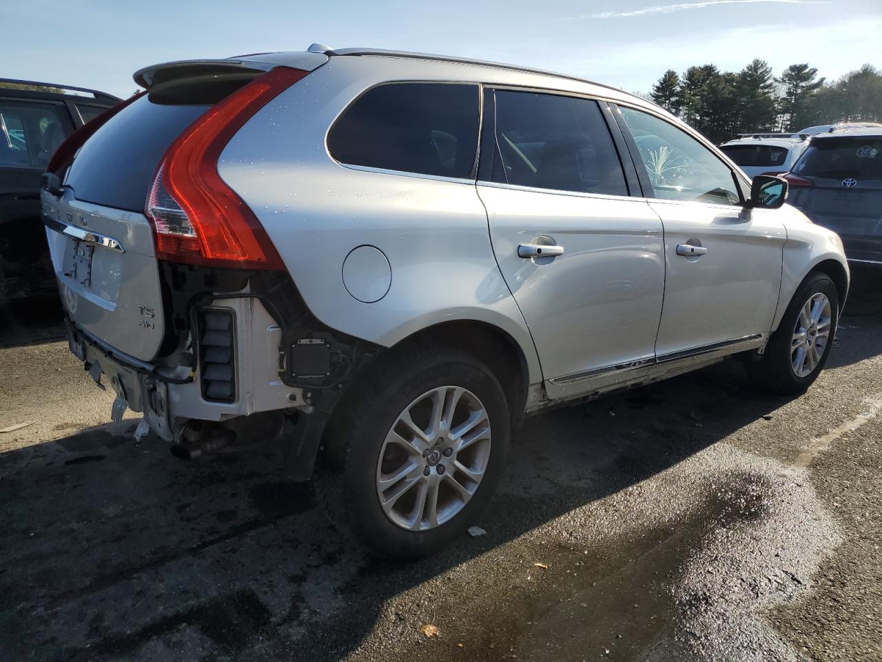 2015 VOLVO XC60 T5 PR - YV4612RK1F2726726