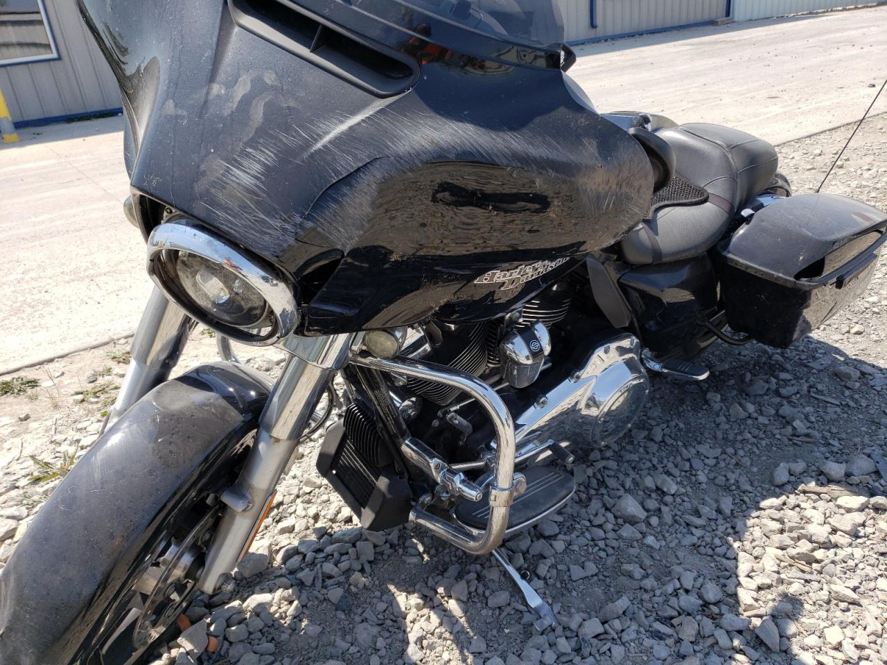 2018 HARLEY-DAVIDSON FLHX STREE - 1HD1KBC32JB654003
