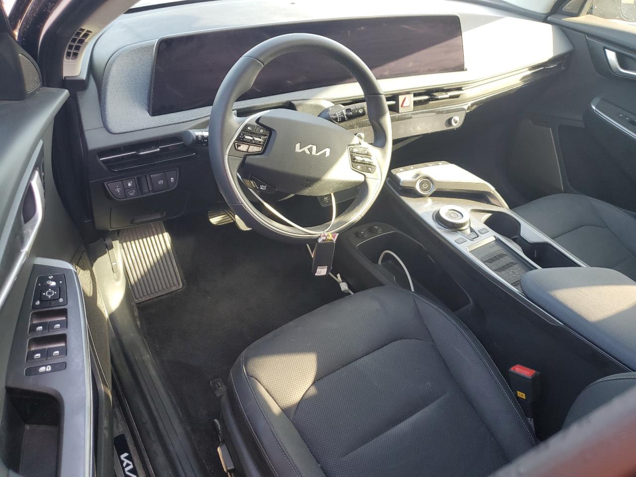 2023 KIA EV6 LIGHT - KNDC34LA7P5112307