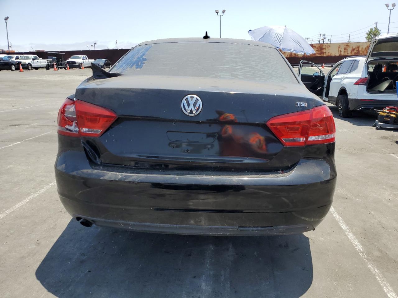 2015 VOLKSWAGEN PASSAT S - 1VWAT7A30FC075881