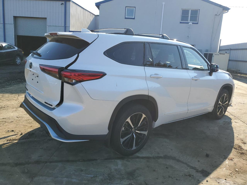 2022 TOYOTA HIGHLANDER - 5TDJZRBH6NS232012