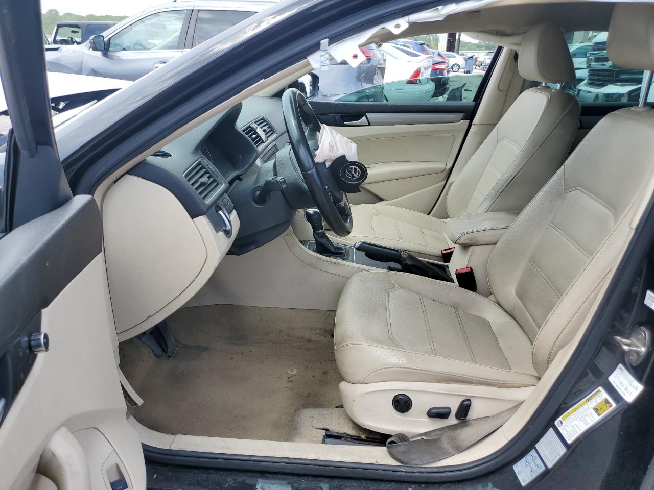 2015 VOLKSWAGEN PASSAT S - 1VWAT7A39FC111258