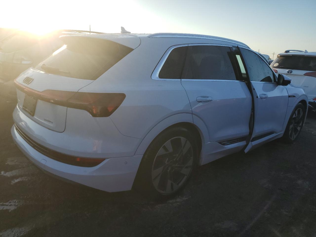 2022 AUDI E-TRON PRE - WA1LAAGE2NB012576