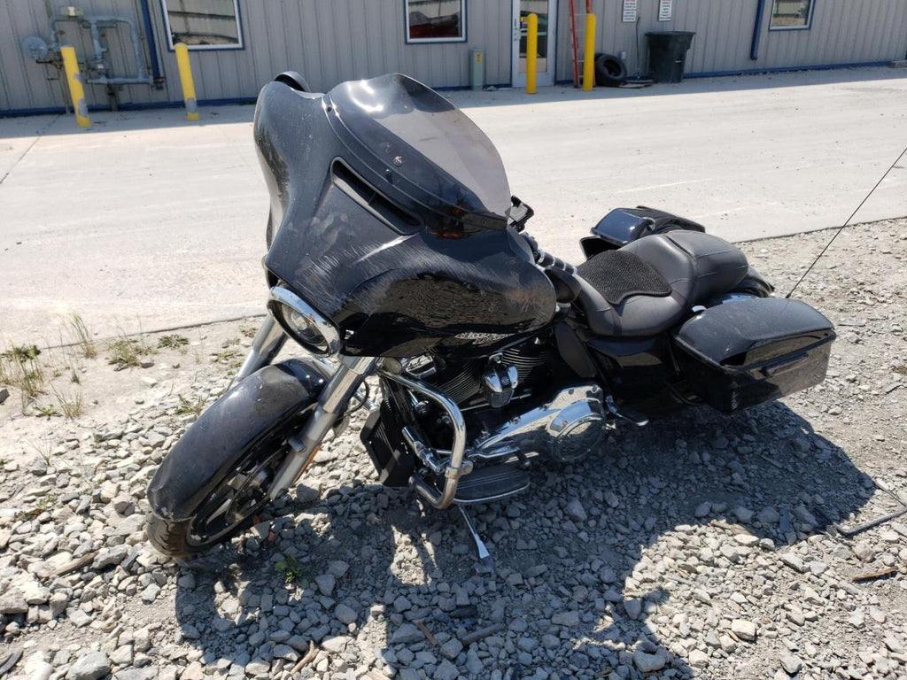 2018 HARLEY-DAVIDSON FLHX STREE - 1HD1KBC32JB654003