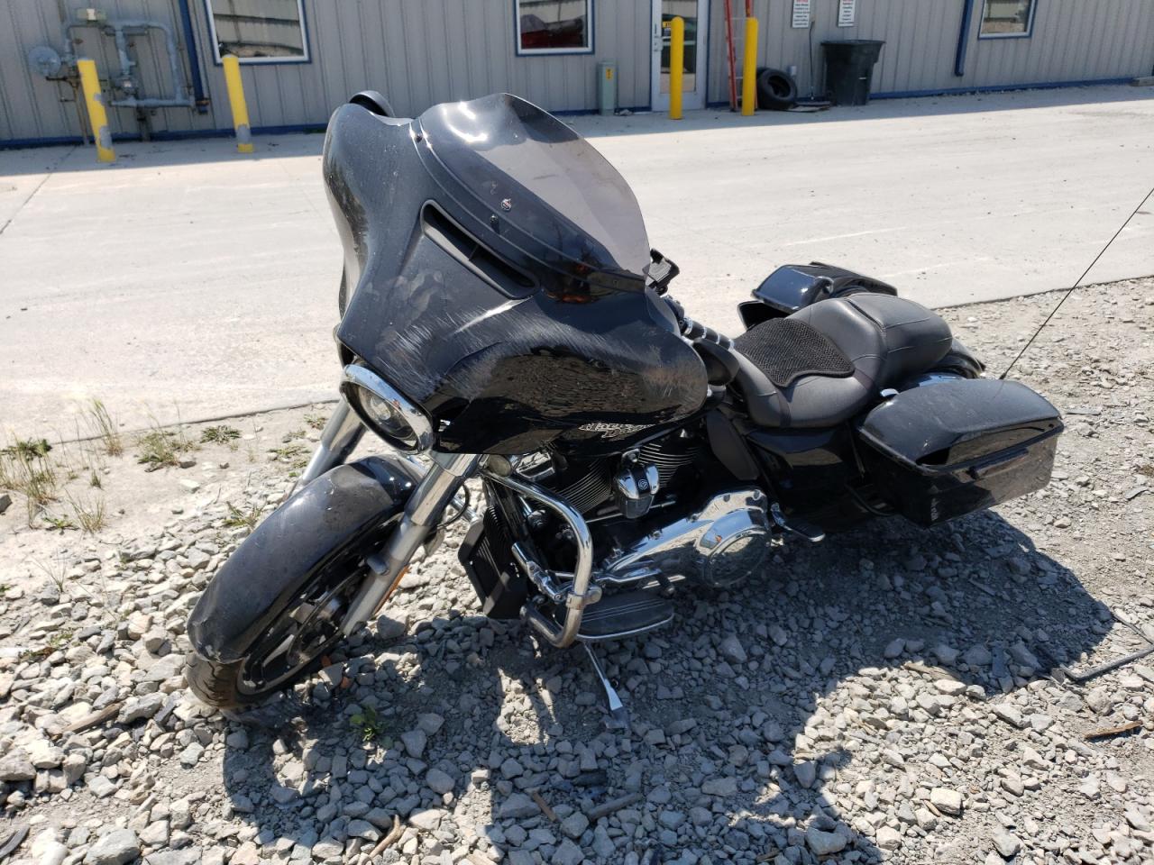 2018 HARLEY-DAVIDSON FLHX STREE - 1HD1KBC32JB654003