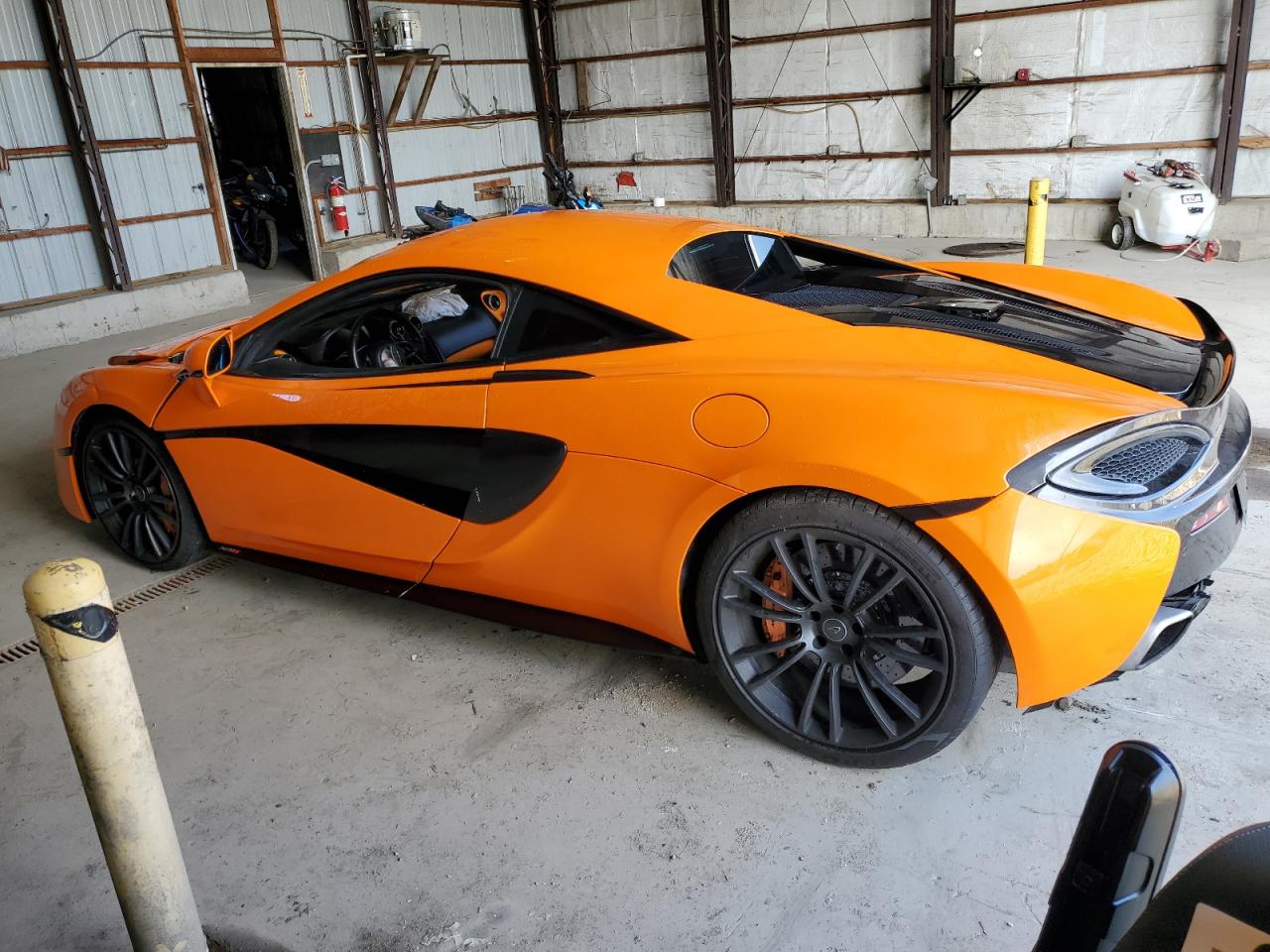 2016 MCLAREN AUTOMOTIVE 570S - SBM13DAA7GW000814