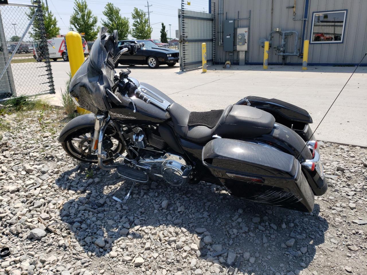 2018 HARLEY-DAVIDSON FLHX STREE - 1HD1KBC32JB654003