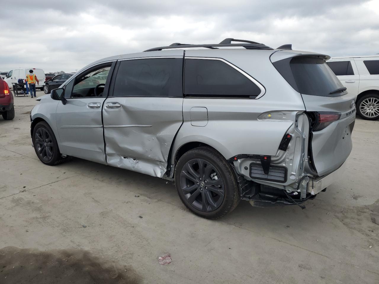 2024 TOYOTA SIENNA XSE - 5TDXRKEC5RS212017