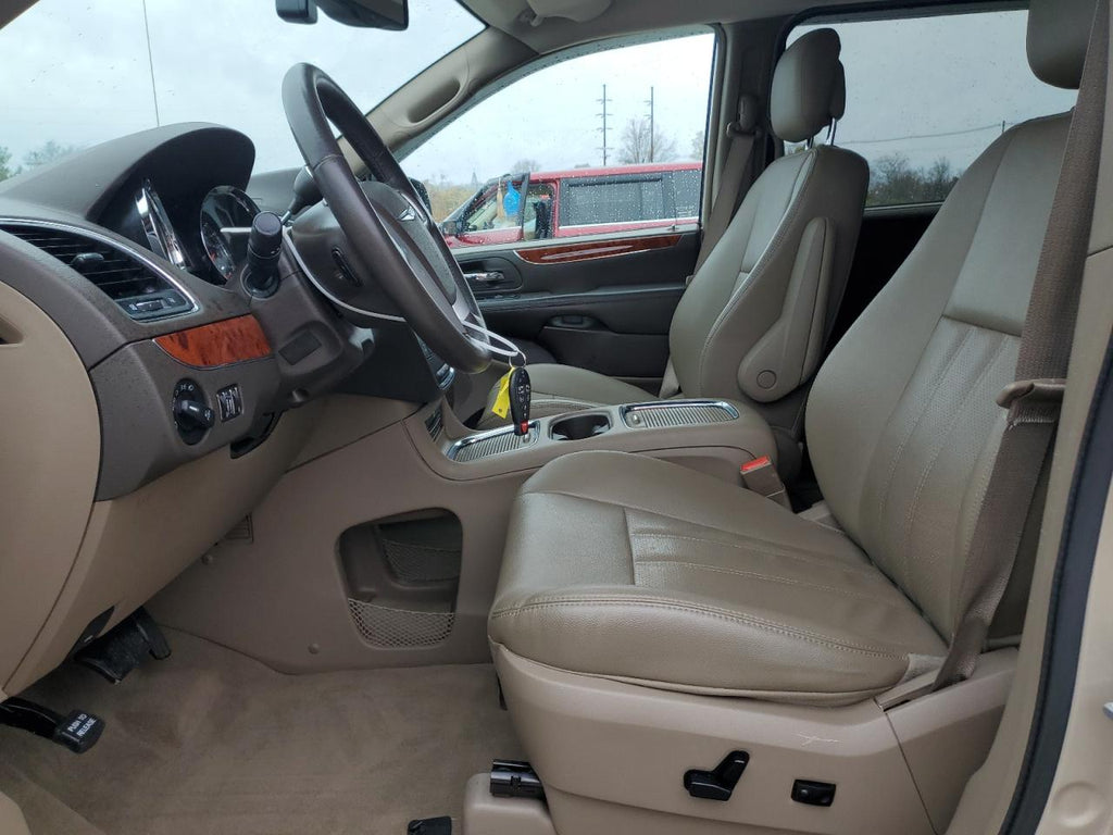 2015 CHRYSLER TOWN & COU - 2C4RC1CG7FR539971