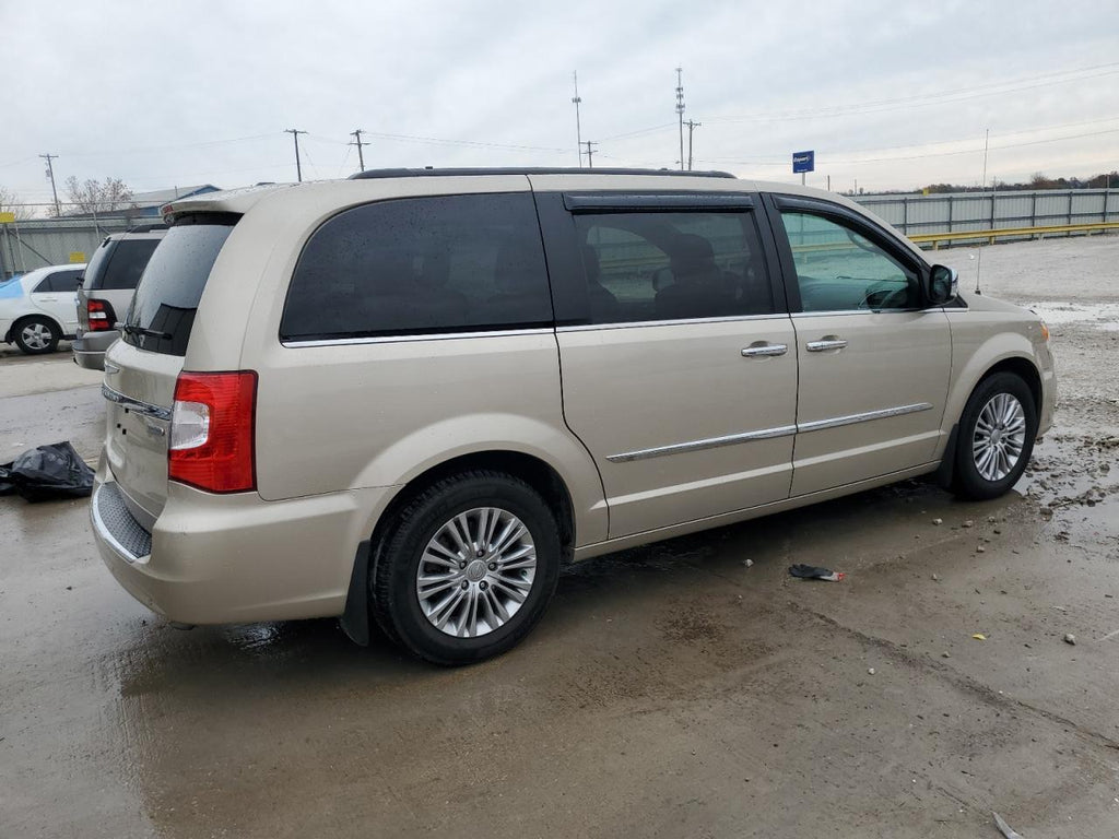 2015 CHRYSLER TOWN & COU - 2C4RC1CG7FR539971