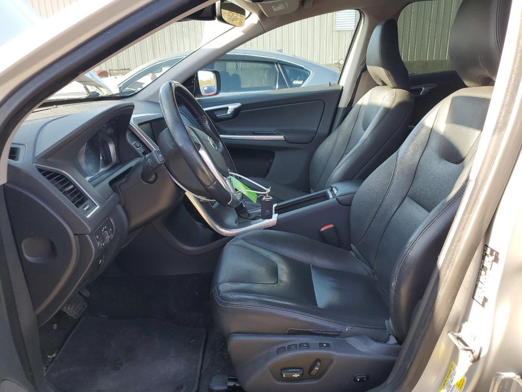 2015 VOLVO XC60 T5 PR - YV4612RK1F2726726