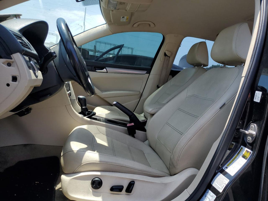 2015 VOLKSWAGEN PASSAT S - 1VWAT7A30FC075881