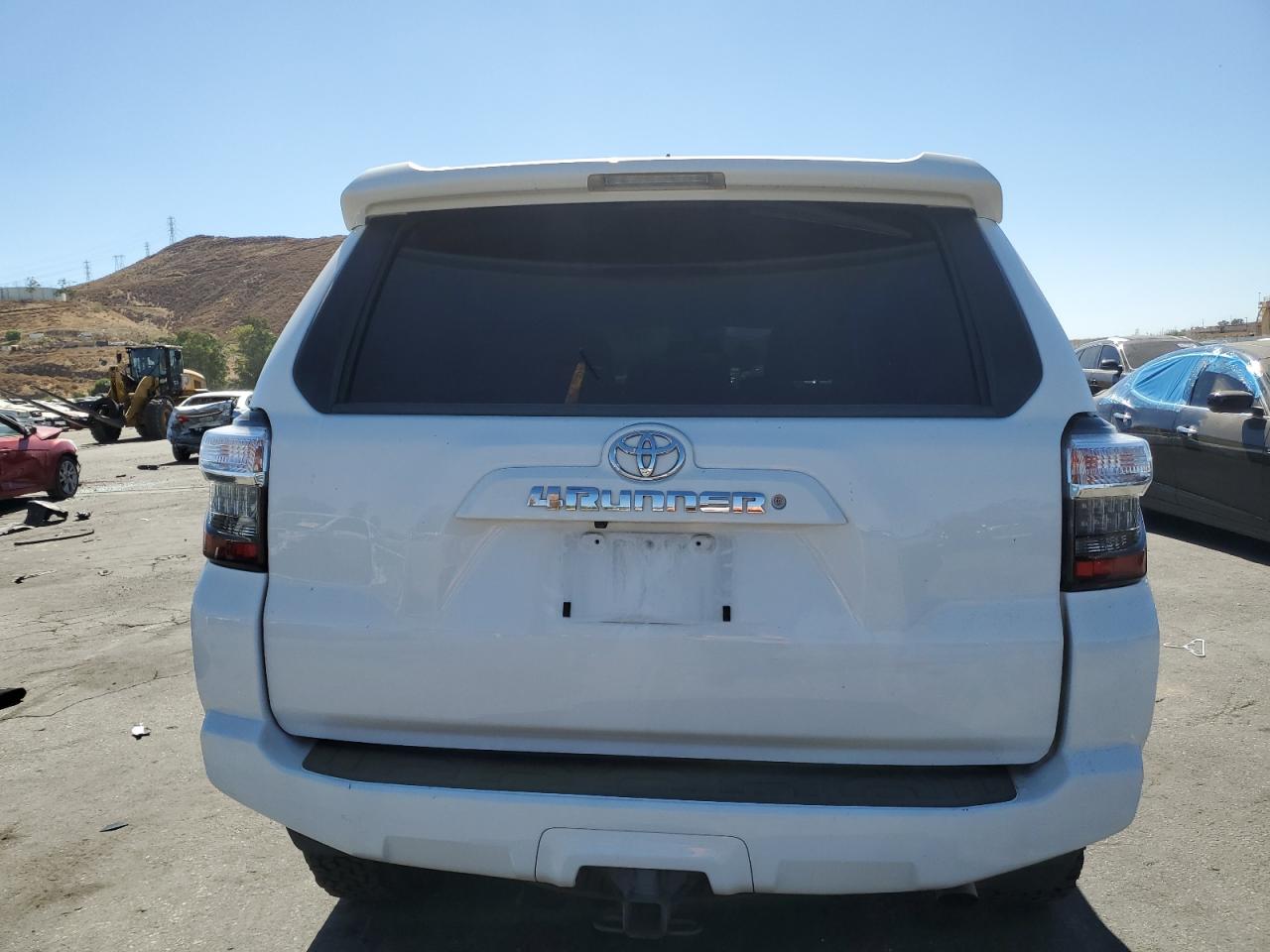 2018 TOYOTA 4RUNNER SR - JTEZU5JRXJ5186605