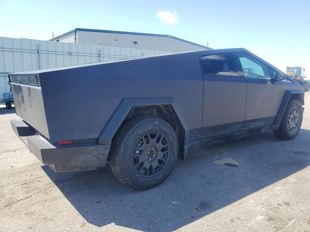 2024 TESLA CYBERTRUCK - 7G2CEHEEXRA017141
