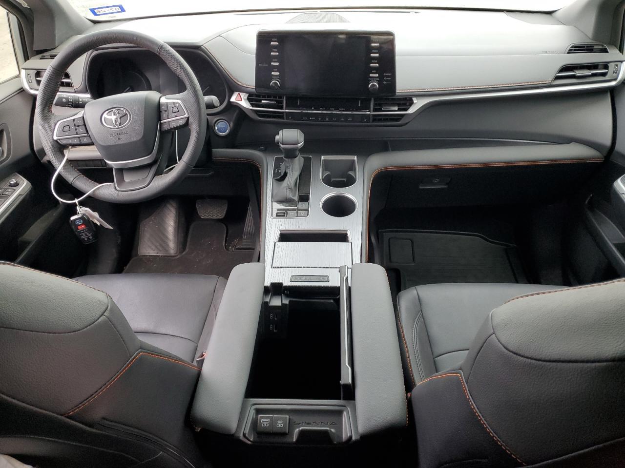 2024 TOYOTA SIENNA XSE - 5TDXRKEC5RS212017