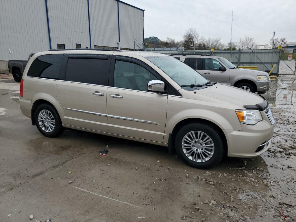2015 CHRYSLER TOWN & COU - 2C4RC1CG7FR539971