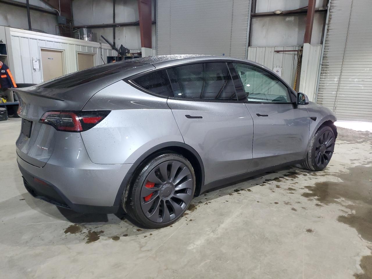 2024 TESLA MODEL Y - 7SAYGDEF8RA323746