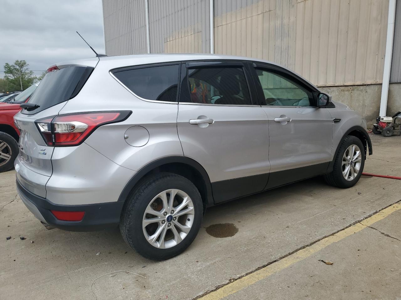 2017 FORD ESCAPE SE - 1FMCU9GD8HUB00605