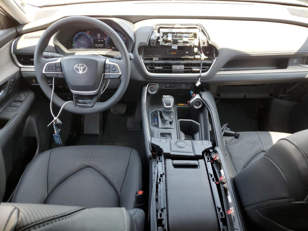 2024 TOYOTA GRAND HIGH - 5TDACAB53RS017203